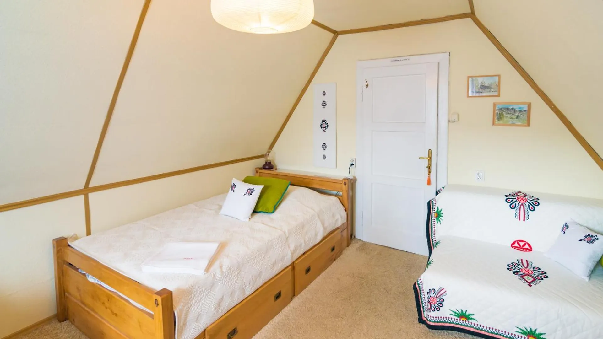 Lägenhet Apartamenty Rodzinne Artis Zakopane 5 Min Od Krupowek